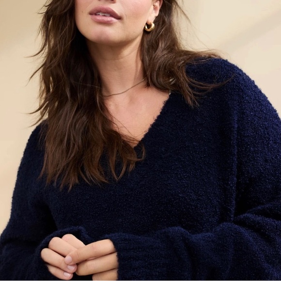 aerie Sweaters - Cozy V‑Neck Navy Bouclé Sweater XLARGE